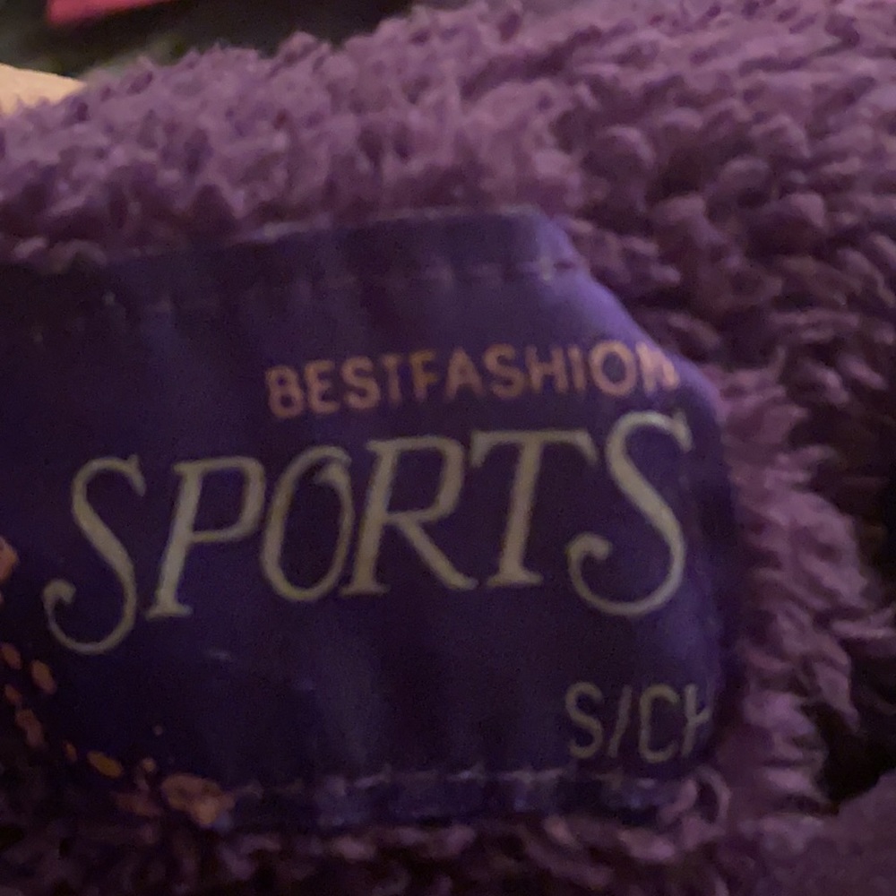 Sweaters - Picture 4 of 4